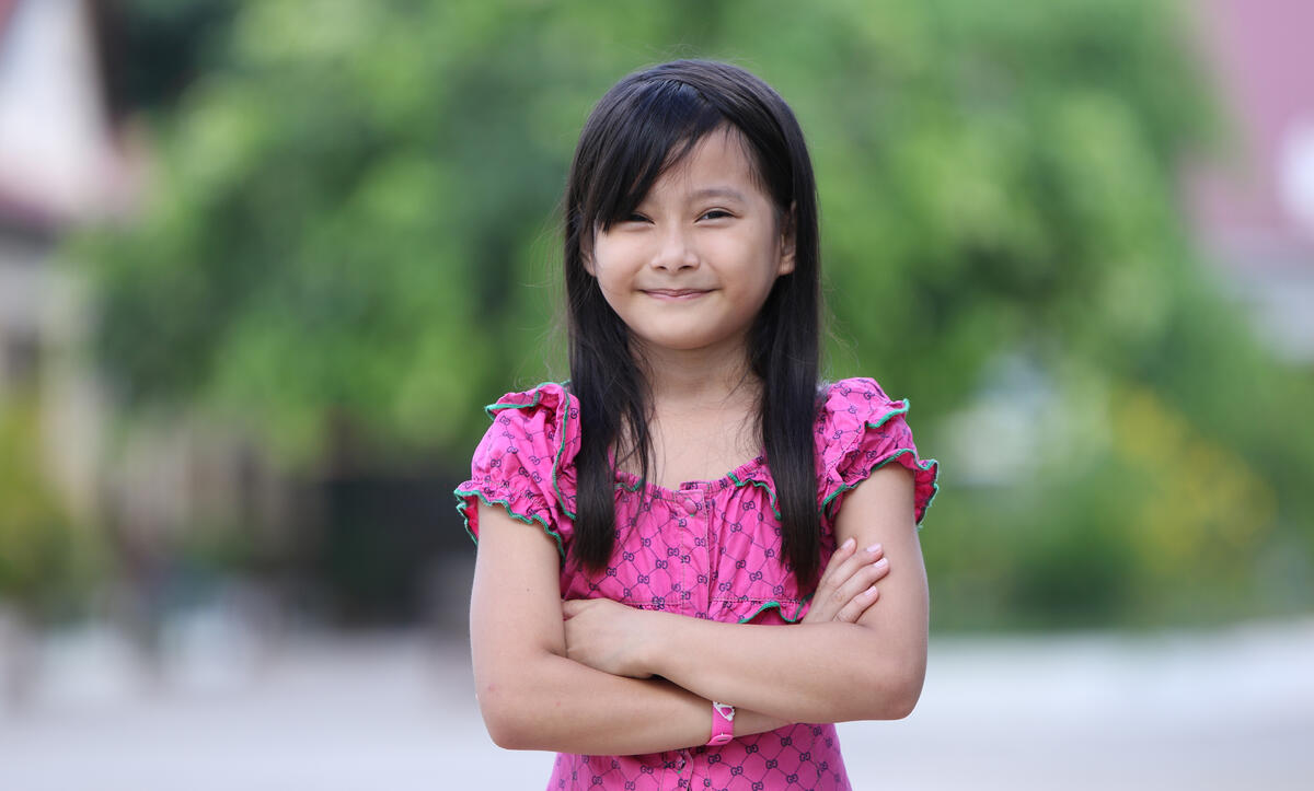 Foto tomada de un niña en Camboya para presentarle a su padrino