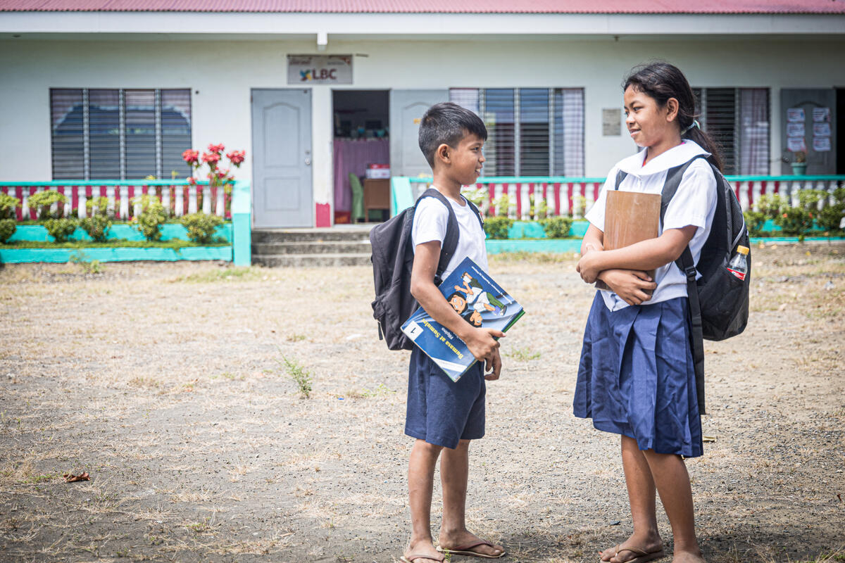 La escuela de James y Kristine en Filipinas ha mejorado gracias al apoyo de World Vision.