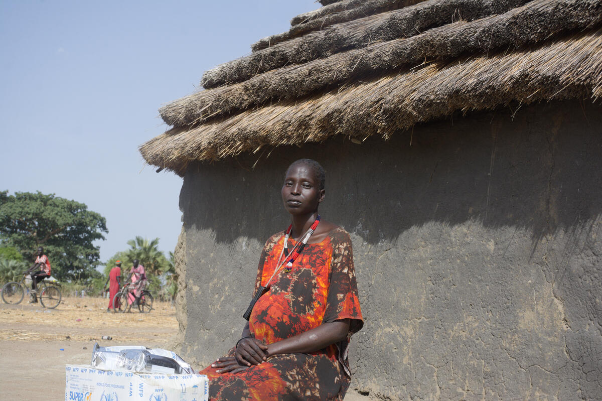 Mónica y su familia de 5 miembros son desplazadas después de huir de la violencia en Sudán del Sur
